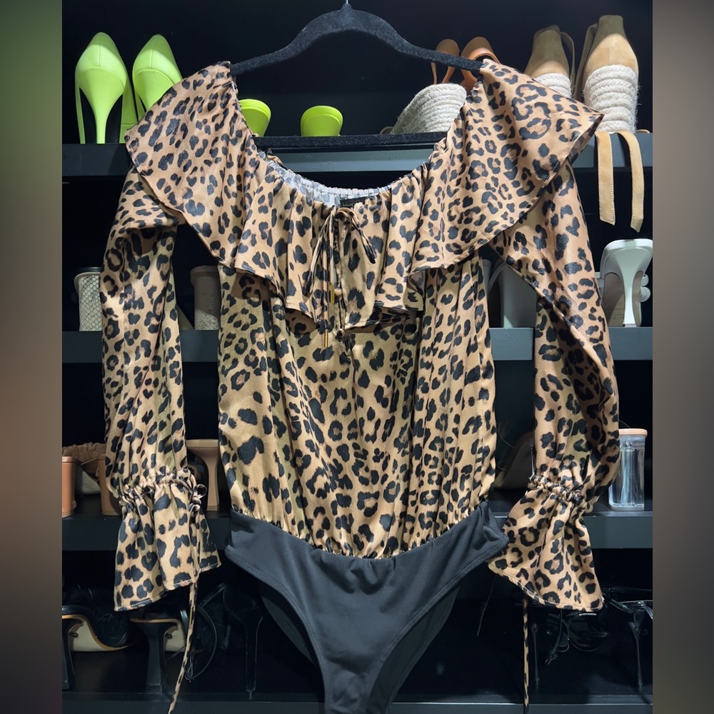 House of Harlow cheetah body suit (small) $70